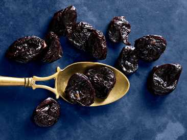 Osteoporosis-6-12-prunes-a-day-may-help-protect-the-bones.jpg
