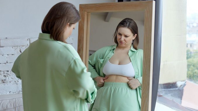 Expert-recommends-four-foods-and-drinks-to-help-beat-bloating.jpg